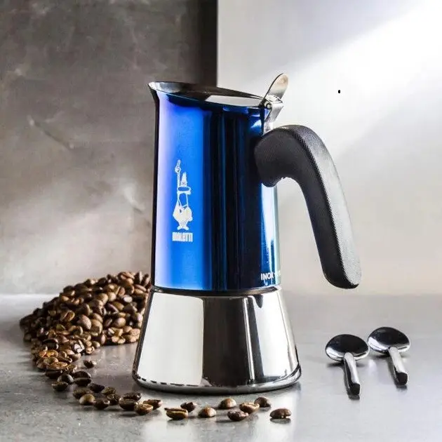 Купити Кофеварка Bialetti Venus Blue Induction гейзерная на 4 чашки 170 мл. Кофеварка Bialetti Venus Blue Induction гейзерная на 4 чашки 170 мл.