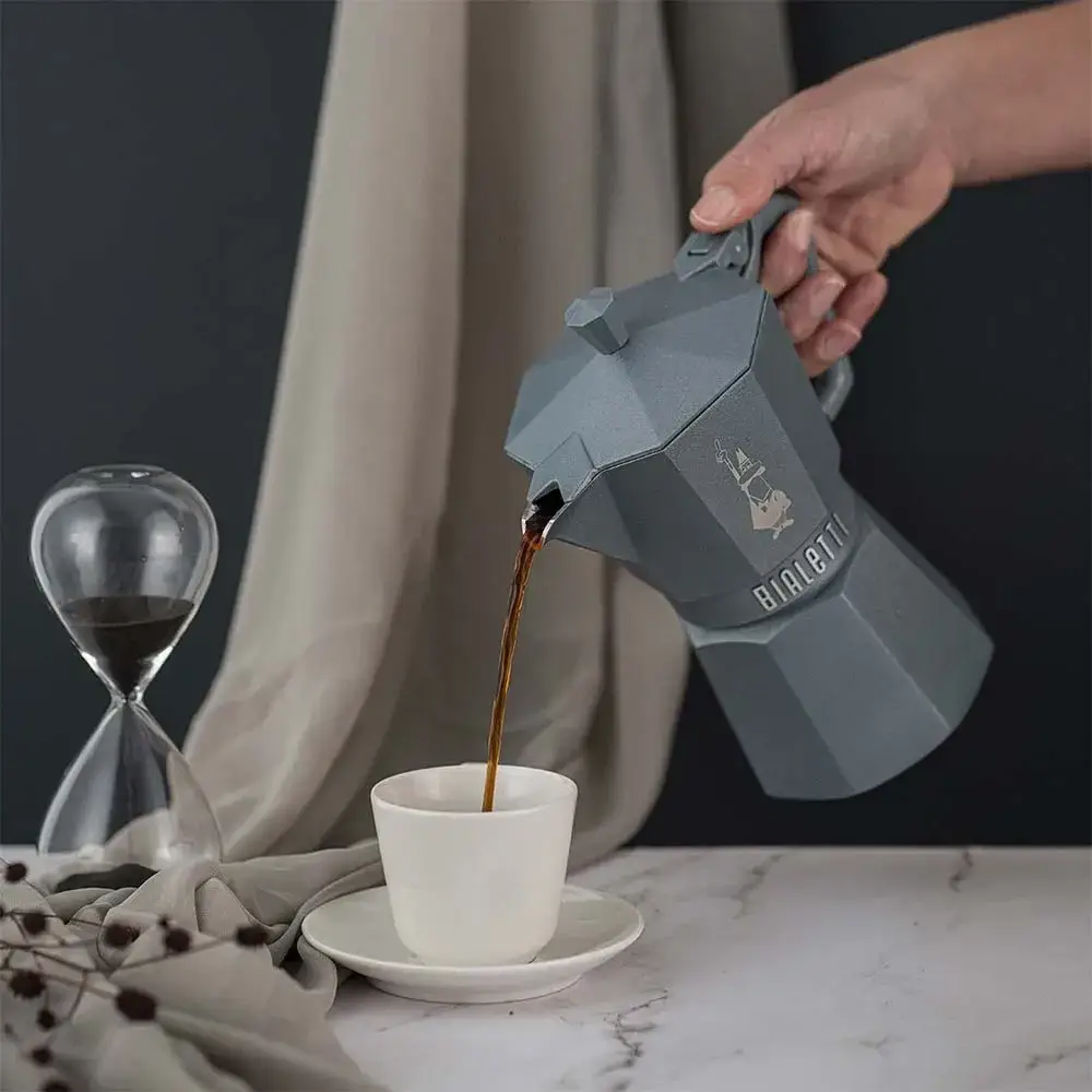 Купити Гейзерная кофеварка Bialetti Moka Exclusive Octagonal Induction Grey 6 чашек Гейзерная кофеварка Bialetti Moka Exclusive Octagonal Induction Grey 6 чашек