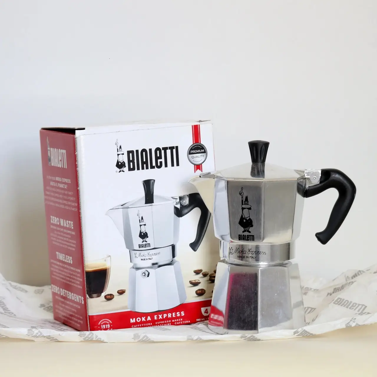 Купити Гейзерна кавоварка Bialetti Moka Express 190 мл. 4 чашки Гейзерна кавоварка Bialetti Moka Express 190 мл. 4 чашки