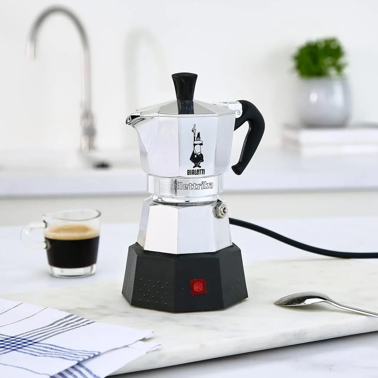 Купити Електрична гейзерна кавоварка Bialetti Elettrika на 2 чашки 90 мл Електрична гейзерна кавоварка Bialetti Elettrika на 2 чашки 90 мл