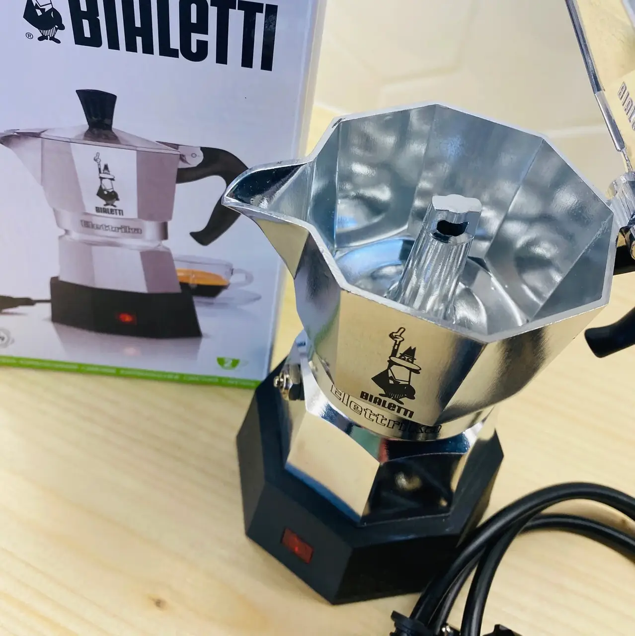 Купити Електрична гейзерна кавоварка Bialetti Elettrika на 2 чашки 90 мл Електрична гейзерна кавоварка Bialetti Elettrika на 2 чашки 90 мл