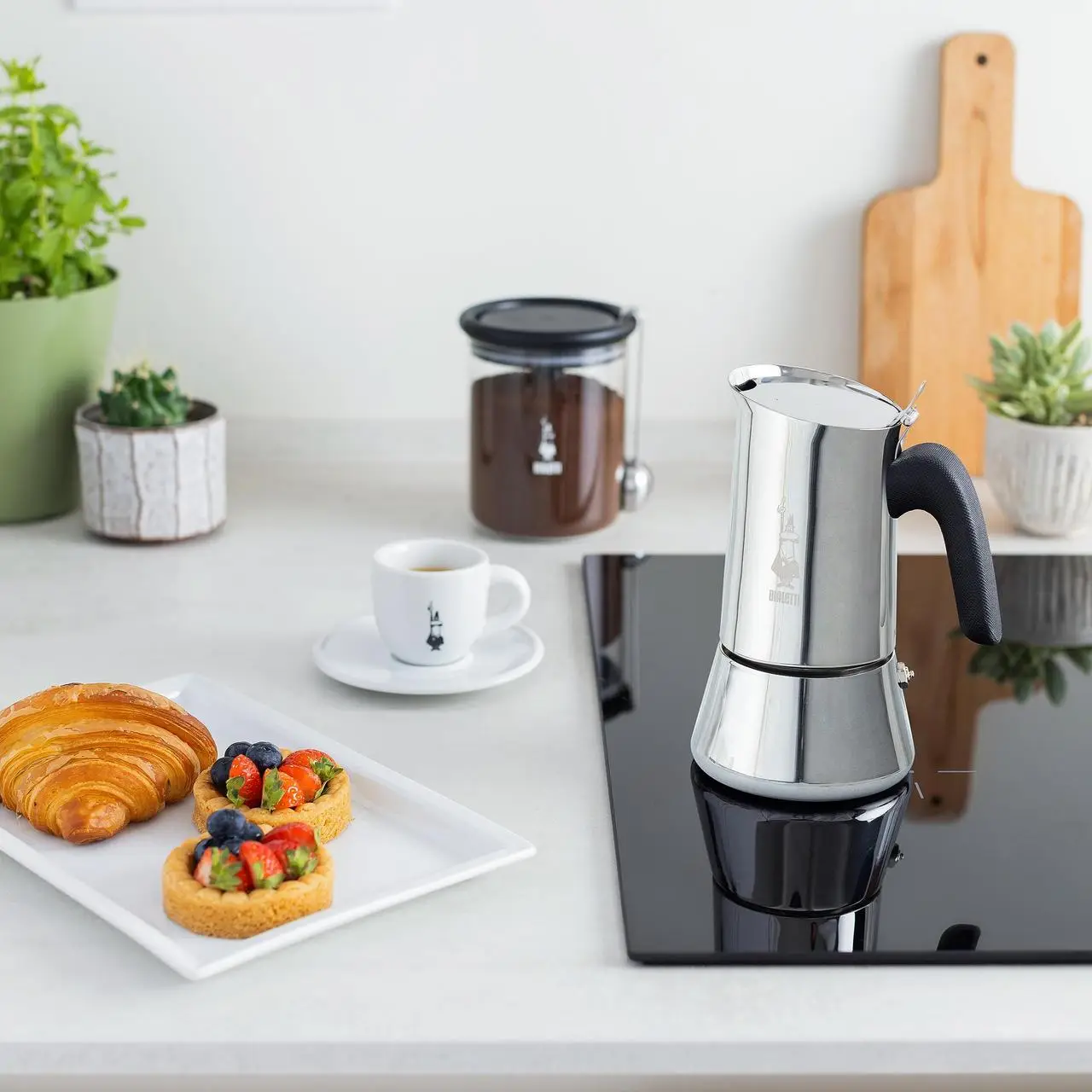 Купити Кофеварка Bialetti Venus Induction гейзерная на 6 чашек 235 мл Кофеварка Bialetti Venus Induction гейзерная на 6 чашек 235 мл